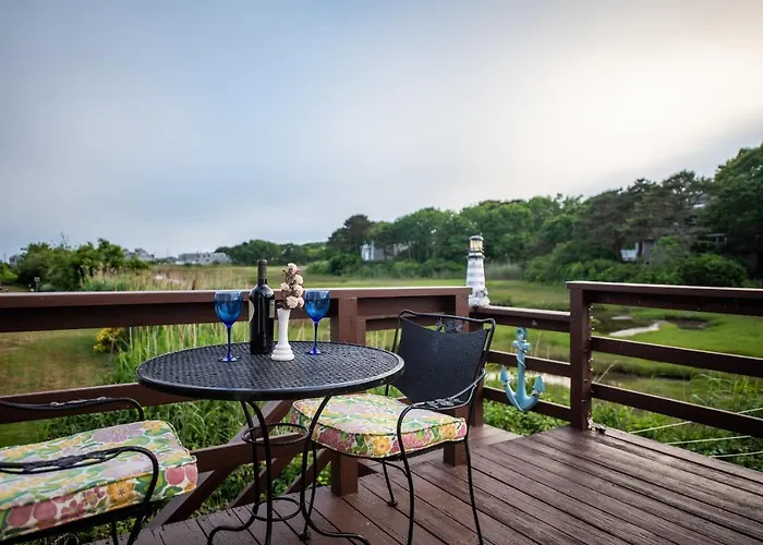 A Cape Cod Ocean Manor Inn